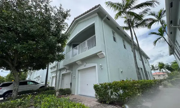 3069 Laurel Ridge Circle, Riviera Beach, FL 33404