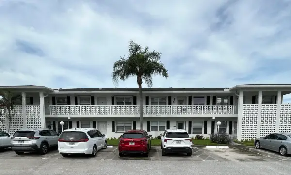 2860 SW 13th Street 202, Delray Beach, FL 33445
