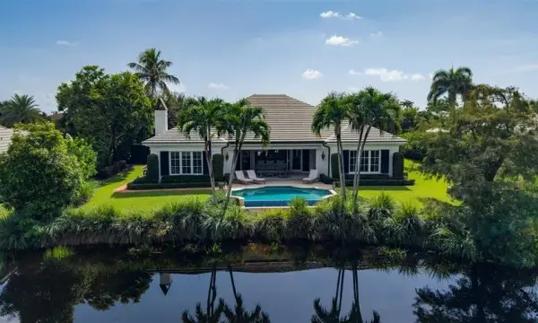 11 Country Road E, Village Of Golf, FL 33436