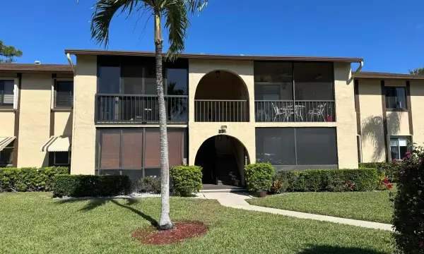 236 Pine Hov Circle D-2, Greenacres, FL 33463