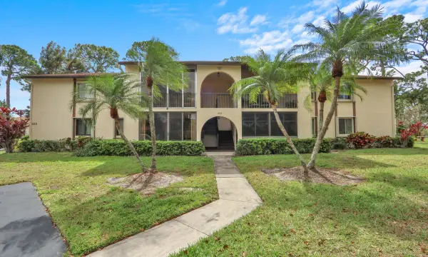 323 Knotty Pine Circle A-2, Greenacres, FL 33463