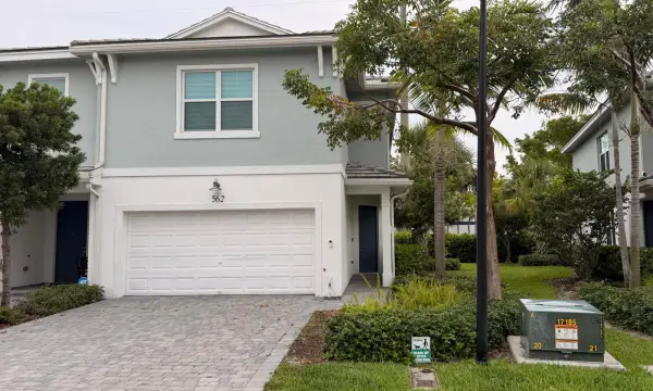 562 Parsons Way, Deerfield Beach, FL 33442