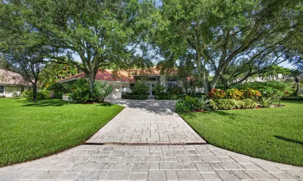 43 Dunbar Road, Palm Beach Gardens, FL 33418