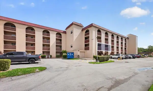 3251 Holiday Springs Boulevard 205, Margate, FL 33063