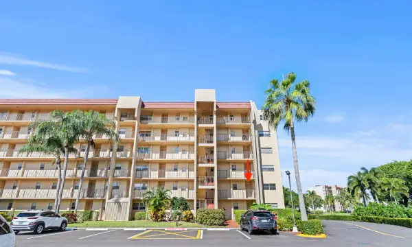 3590 Via Poinciana 216, Lake Worth, FL 33467