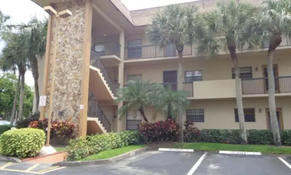 6090 N Sabal Palm Boulevard 304, Tamarac, FL 33319