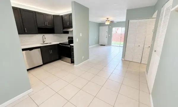 3253 NW 104th Avenue, Coral Springs, FL 33065