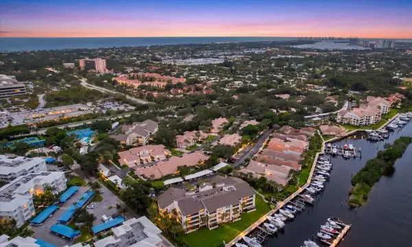 526 Oak Harbour Drive 526, Juno Beach, FL 33408