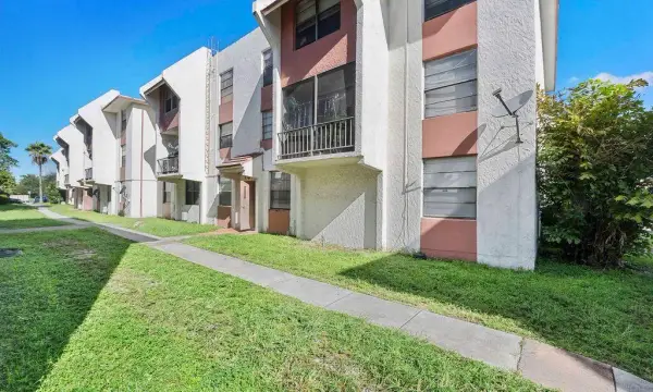 1794 NW 55th Avenue 203, Lauderhill, FL 33313