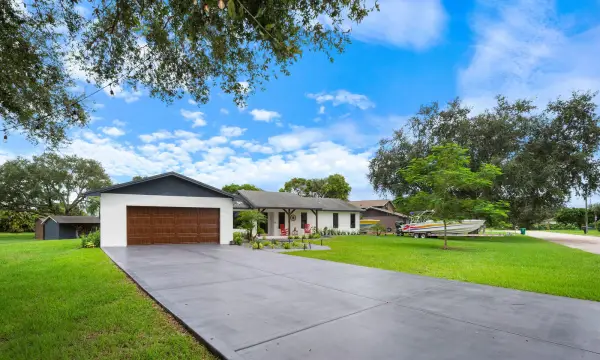 20421 SW 50th Place, Southwest Ranches, FL 33332