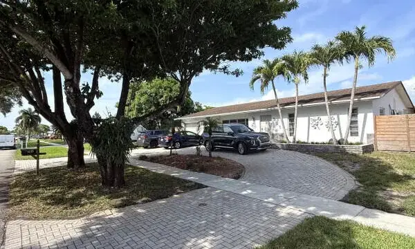 501 NW 98th Avenue, Pembroke Pines, FL 33024
