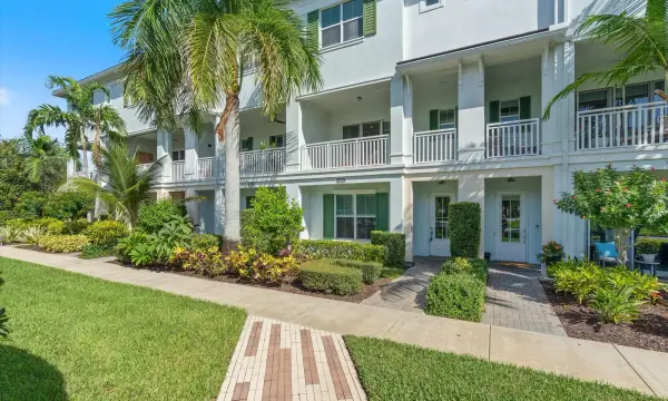 7089 Edison Place, Palm Beach Gardens, FL 33418