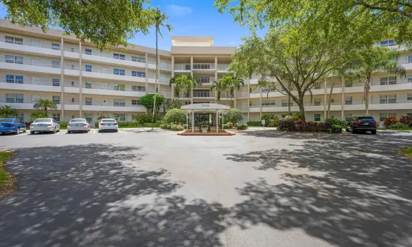 3800 Oaks Clubhouse Drive 503, Pompano Beach, FL 33069