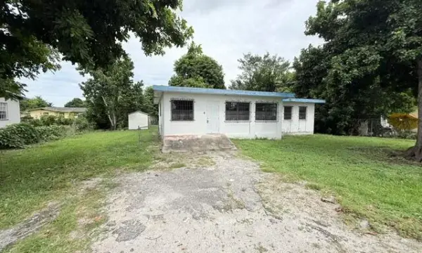 1421 NW Avenue D, Belle Glade, FL 33430