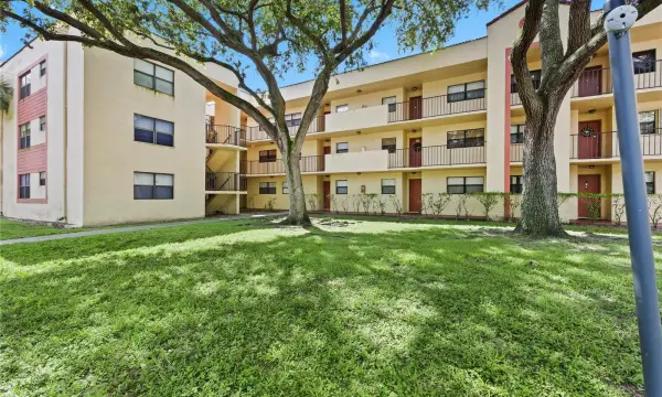 3199 Foxcroft Road 304, Miramar, FL 33025