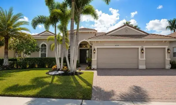 6929 Finamore Circle, Lake Worth, FL 33467