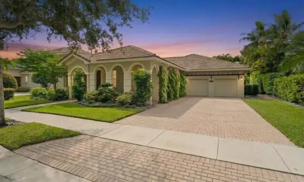 136 Via Santa Cruz, Jupiter, FL 33458