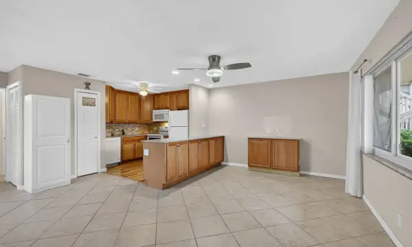 221 Coventry J, West Palm Beach, FL 33417