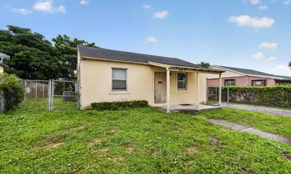825 W 5th Street, Riviera Beach, FL 33404