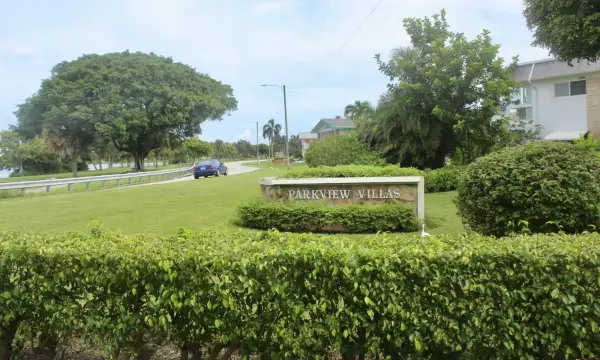 2440 Lake Osborne Drive 105, Lake Worth Beach, FL 33461