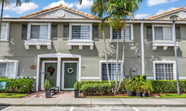 5933 Manchester Way 5933, Tamarac, FL 33321