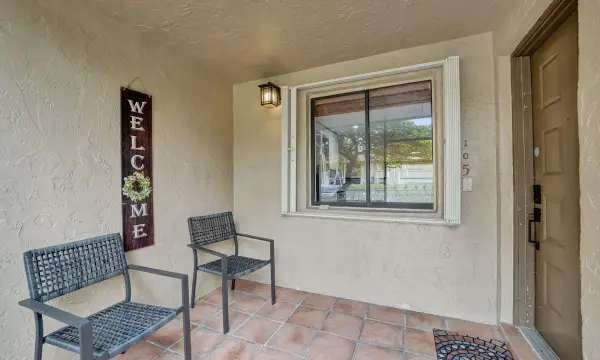 310 Lakeview Drive 105, Weston, FL 33326
