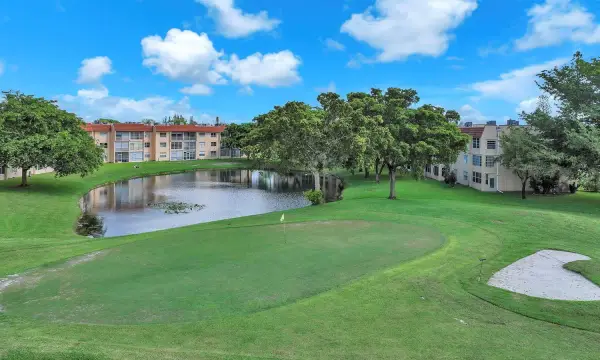9301 Sunrise Lakes Boulevard 207, Sunrise, FL 33322