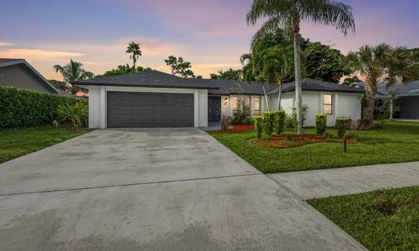 102 Valencia Street, Royal Palm Beach, FL 33411