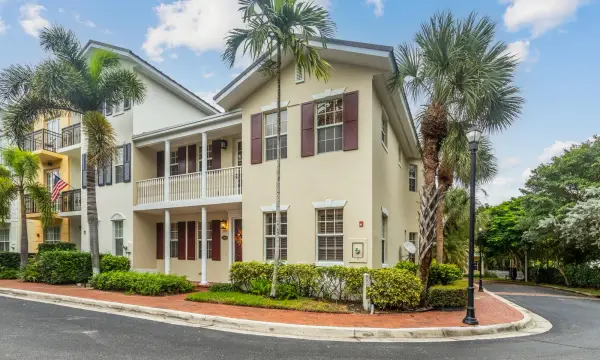 1059 W Heritage Club Circle, Delray Beach, FL 33483