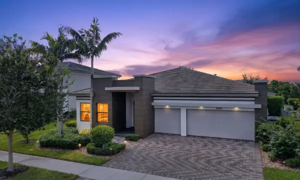 10490 S Lago Vista Circle, Parkland, FL 33076