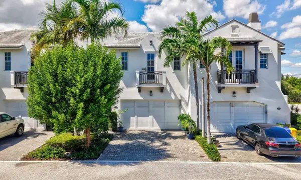 910 Hamilton Lane, Delray Beach, FL 33483
