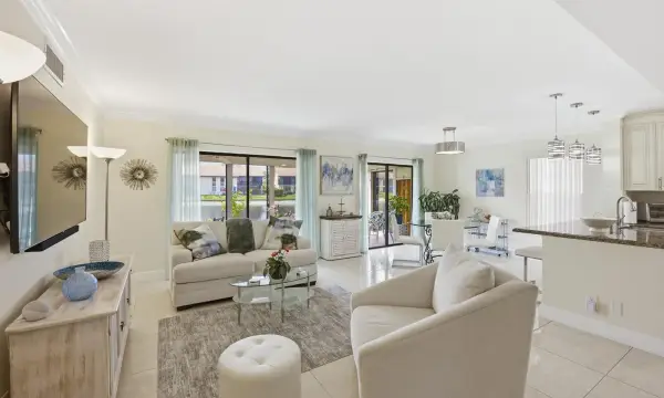 10223 N Circle Lake Drive 102, Boynton Beach, FL 33437