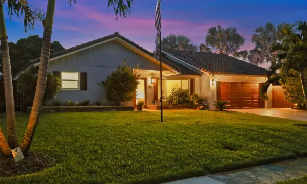 3590 Lakeview Drive, Delray Beach, FL 33445