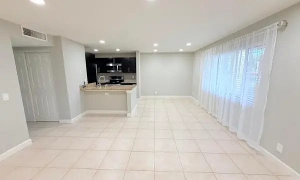907 Meadows Circle, Boynton Beach, FL 33436