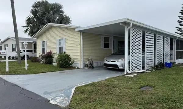 6085 Seashore Drive, Atlantis, FL 33462