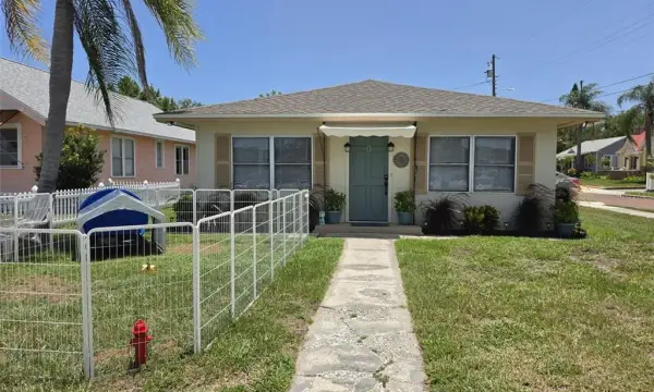 121 Bay Street, Tarpon Springs, FL, 34689