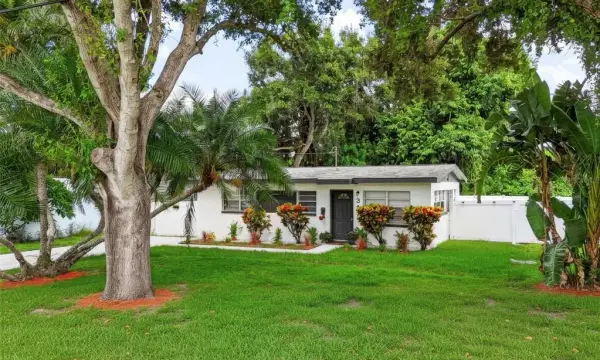 327 Barbara Circle, Belleair, FL, 33756