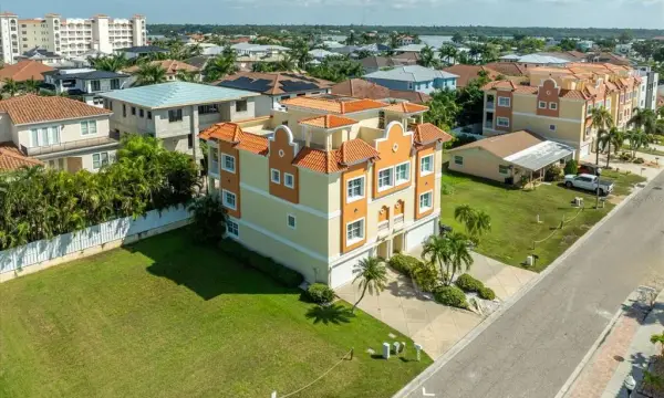 136 175th Avenue E, Redington Shores, FL, 33708