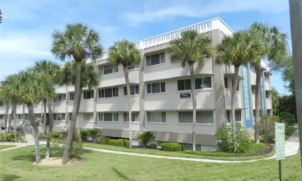 Address Withheld, Unit 109b, Belleair Bluffs, FL, 33770