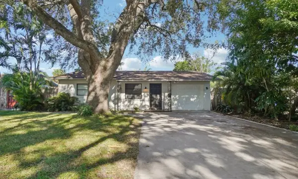 162 SE Lincoln Circle N, St Petersburg, FL, 33703