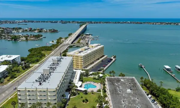 100 Bluff View Drive, Unit 506c, Belleair Bluffs, FL, 33770