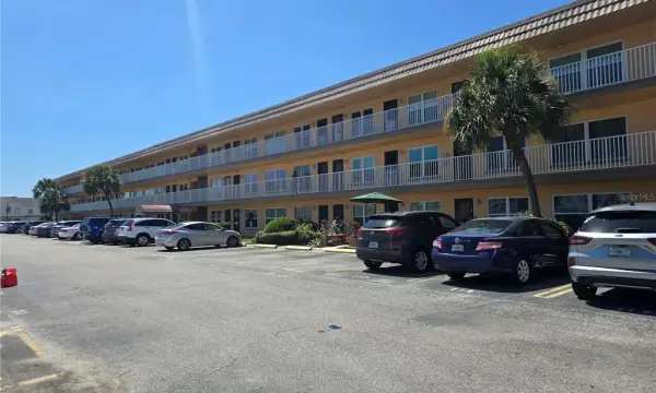 6400 46th Avenue N, Unit 301, Kenneth City, FL, 33709