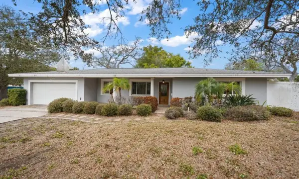 230 Garden Circle, Belleair, FL, 33756