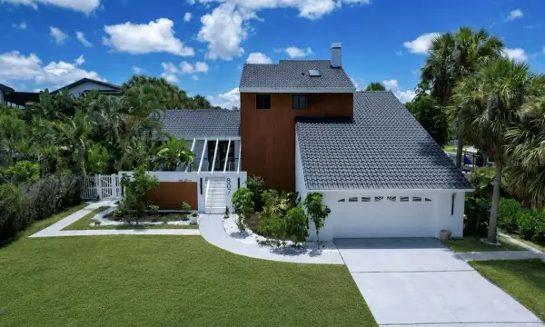 807 2nd Avenue S, Tierra Verde, FL, 33715