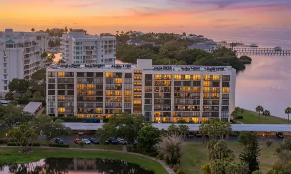 100 Oakmont Lane, Unit 204, Belleair, FL, 33756