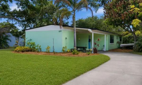 609 W River Drive, Temple Terrace, FL, 33617