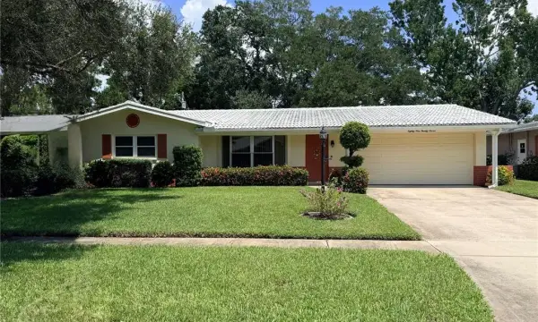 8927 Lakewood Drive, Seminole, FL, 33772