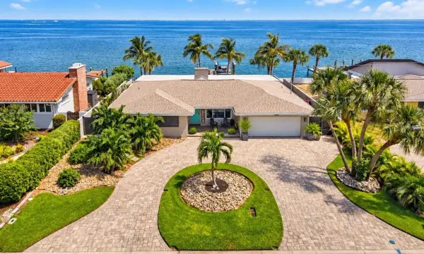 2480 E Bay Isle Drive SE, St Petersburg, FL, 33705