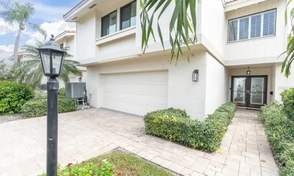 5668 Escondida Boulevard S, St Petersburg, FL, 33715