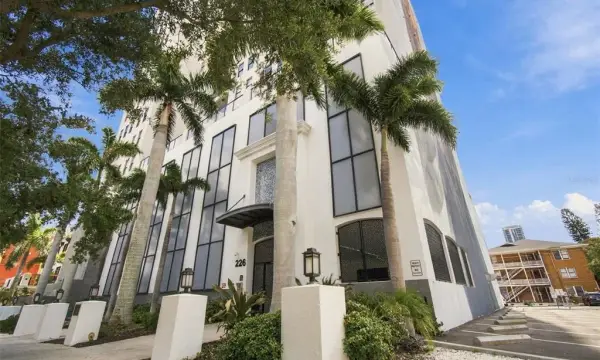 226 5th Avenue N, Unit M05, St Petersburg, FL, 33701